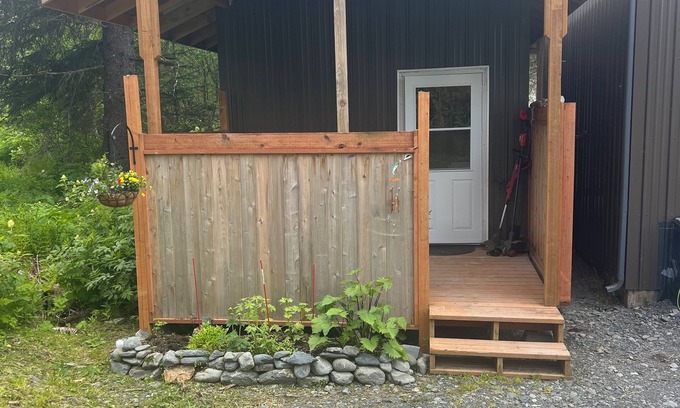 Bear Creek Cabina | QUESTA WOODS CABIN-Lovely cabin with WiFi in scenic Seward