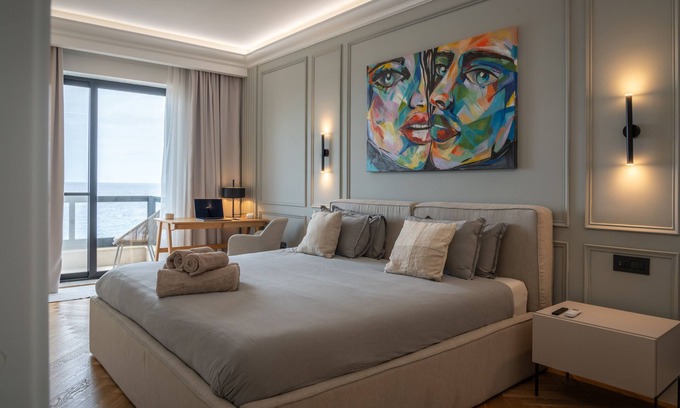 Madliena Apartamento | QUI | Modern Seafront Apartment | Sea Views & Balconies