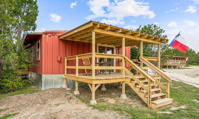 Paluxy Cabina | Quiet 1BR Cabin Near Stephenville Country Views