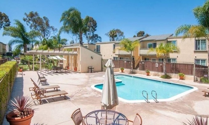 Clairemont Condominio | Quiet 1BR | Pool | Parking | Washer/Dryer | PETS