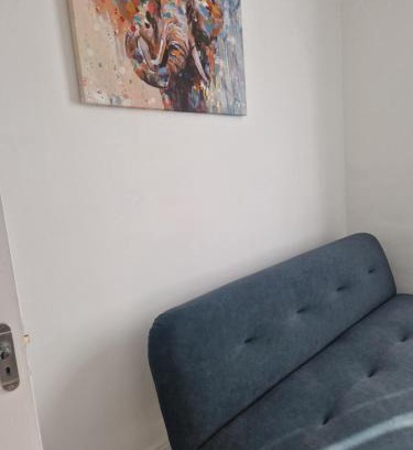 Cork Apartamento | Quiet 1Br Retreat- Fast Internet- Walk-In Shower