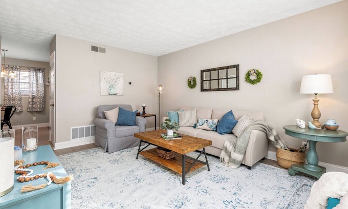 Gainesville Condominio | Quiet 2/1.5 condo 5 min from NE Georgia Med Center & Gainesville Square 16+ day