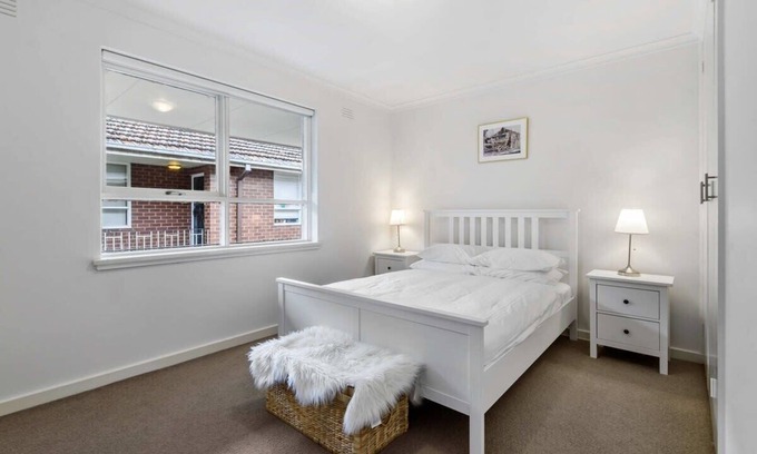 Richmond North Apartamento | Quiet 2-Bed Oasis for VIC Gardens & Yarra Trail
