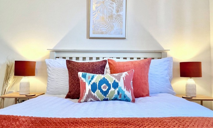 Hatfield Apartamento | Quiet 2-bed w/ gated parking in Hatfield