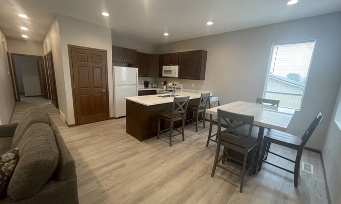 Spirit Lake Condominio | Quiet 2 BR condo Spirit Lake. Minutes from Arnolds Park, Okoboji, Spirit Lake E