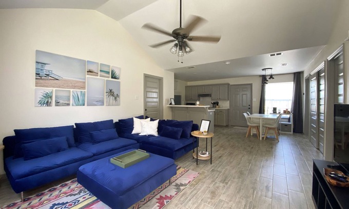 McAllen Apartamento | Quiet 2BR 2BA, Laundry, Wi-Fi, Near Shops & Restos