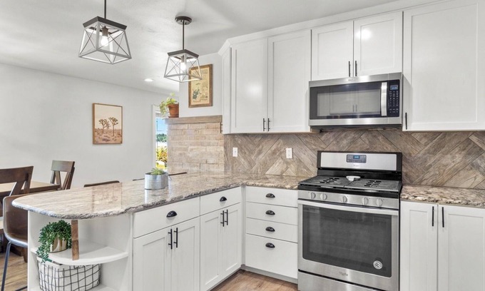 Olympia Otro | Quiet 3 bd 1 bath recently remodeled home in a beach community