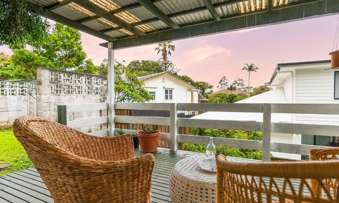 Yeronga Casa | Quiet 4BR haven home with green surroundings