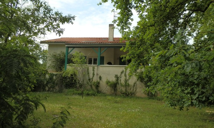 Leognan Casa | Quiet 7-bedroom family home on the river