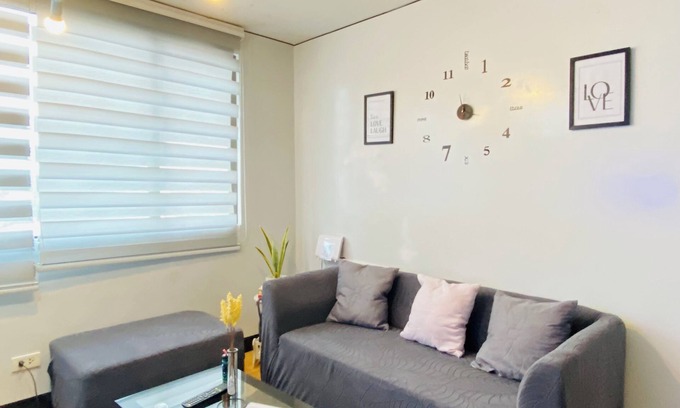Cainta Condominio | Quiet Affordable Staycation w/PS4, Netflix & Disney+