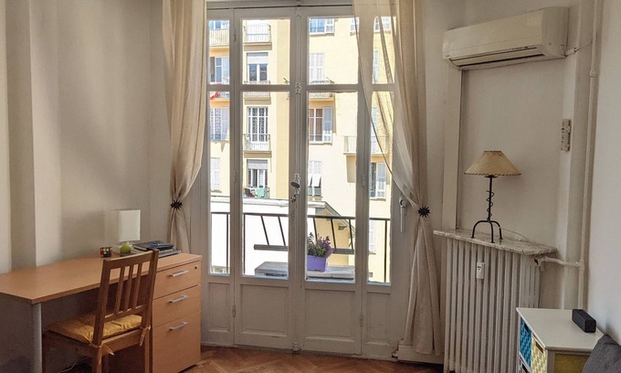 Liberation Apartamento | Quiet and bright three minutes from shops and streetcar