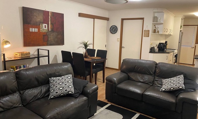 West Wodonga Apartamento | Quiet and comfortable 2 bedroom apartment, 65 inch Smart TV