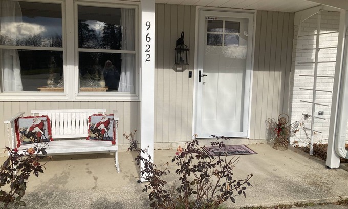 Saint Marys  Allen County Casa | Quiet and comfy home is one of Fort Wayne's most sought after areas of the city