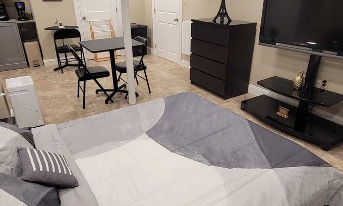 Montville Casa | Quiet and Confortable place! Near the Mohegan Sun.