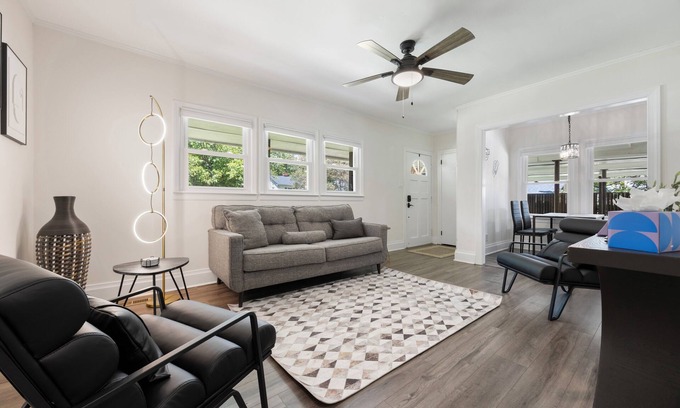 Durham Casa | Comfy, quiet, family home in coveted Watts-Hillendale. Close to Duke/VA.