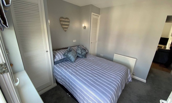 Freshwater Chalet De Esquí | Quiet and cosy flat, walking distance to Yarmouth ferry