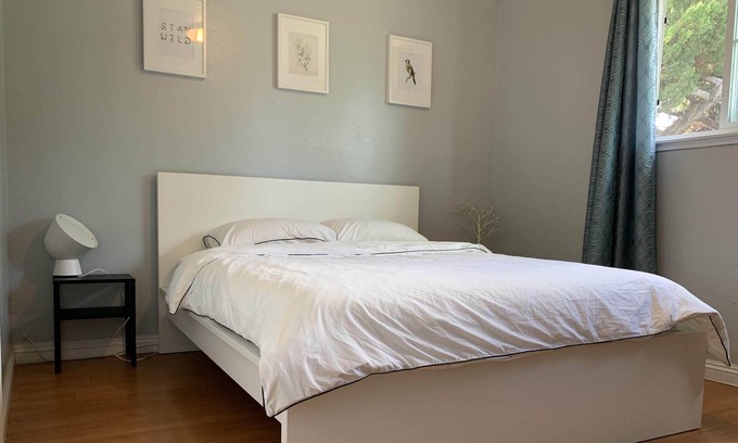 Bassett Casa | Quiet and Cozy LA Suburb Cul-De-Sac 4b/2ba