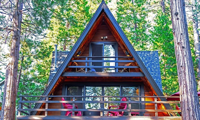Mi-Wuk Village Cabina | Quiet and Cozy, Stunning A-Frame Cabin in Sugar Pine!