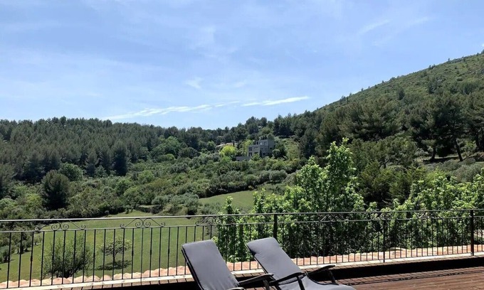 Aubagne Villa | Quiet and Hillside Aubagne at the foot of Garlaban