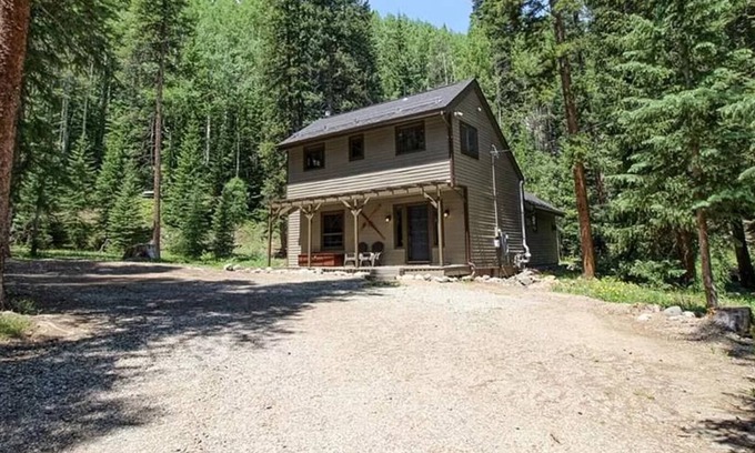 Blue River Cabina | Quiet and Private Cabin, Hot Tub, 5 mins to town!