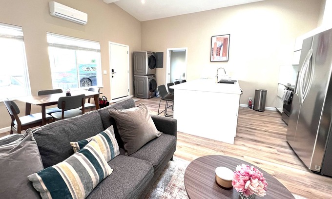 Northside Cabaña | Quiet and Spacious 2bed/2bath Cottage in the heart of San Jose