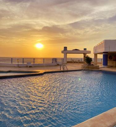 Urb Plenomar Apartamento | Quiet apartment one block from the beach