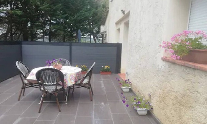 Est Apartamento | Quiet apartment with terrace in the Provencal countryside