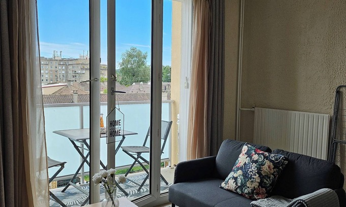 Port-Aviation Apartamento | Quiet apartment, ideal for families and 15 minutes from the airport.
