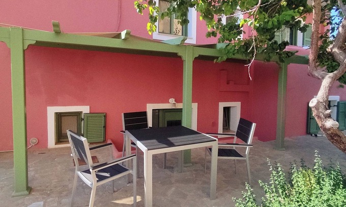 Kontos Apartamento | Quiet Apartment in Marathonas - 5 min From the Beach!