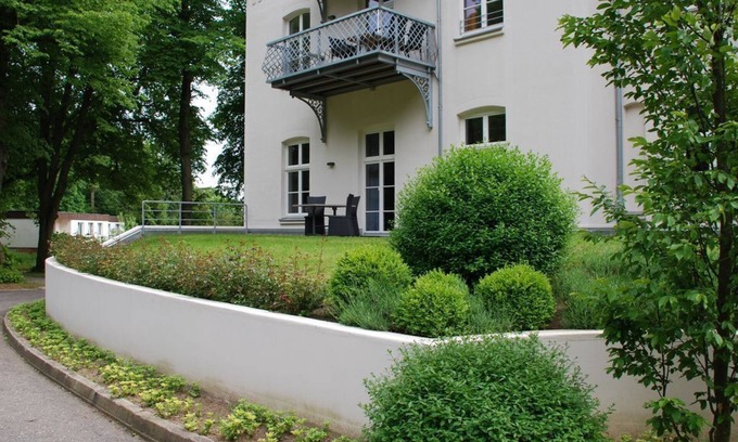 Hohen Niendorf Condominio | Apartamento tranquilo en el castillo con parque en el mar Báltico entre Kühlungsborn y Rerik