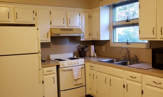 Dillsburg Apartamento | Quiet Apartment on Golf Course conveniently located in Central PA.