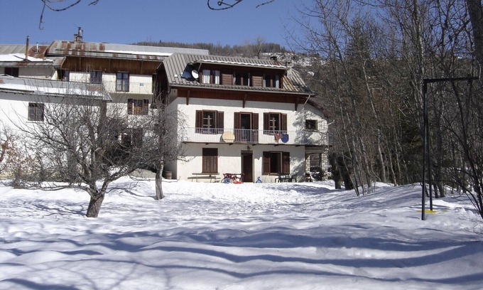 Allos Apartamento | Quiet apartment with garden, close to the village
