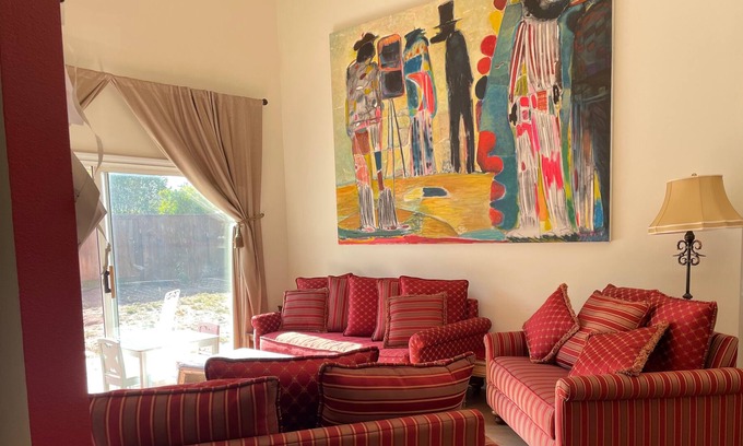 Thousand Oaks Casa | Quiet Artists' Retreat perfect for the family!