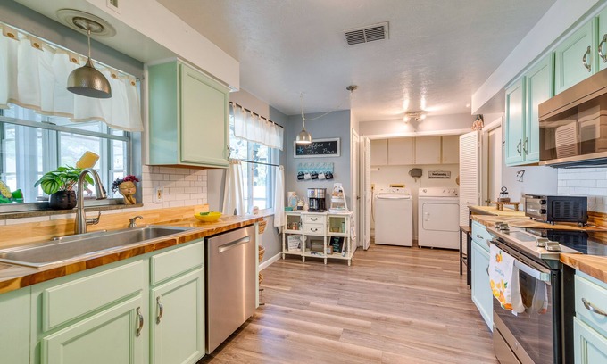 Pine Ridge Casa | Quiet Beverly Hills Vacation Rental w/ Pool & Spa!