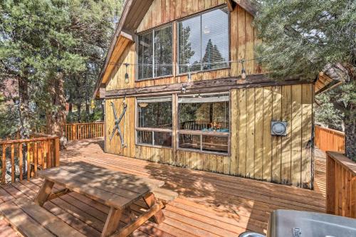 Big Bear City Casa | Quiet Big Bear City Cabin with Loft 5 Mi to Village