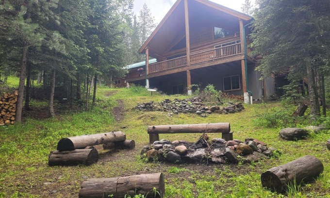 Kalispell Cabina | Cabina tranquila anidado en la zona de los lagos Muchos cerca de Bigfork y Kalispell