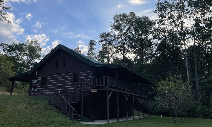 Campton Cabina | Quiet Cabin Nestled in Red River Gorge. Close to world class hiking and climbing