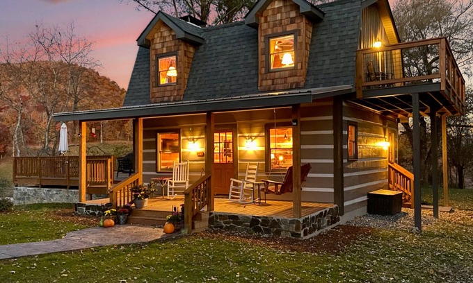 Boone Cabina | Quiet Cabin on 4 Dog Friendly Acres