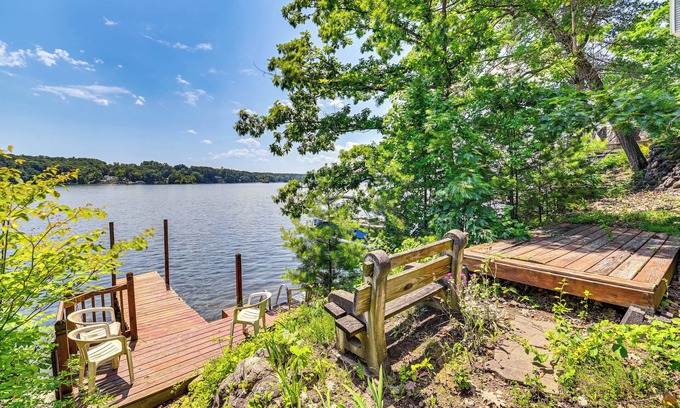 Lake George Cabina | Quiet Cabin on Glen Lake w/ Boat Dock & Deck!