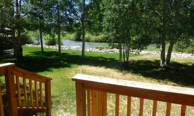 Gunnison Casa | Cabaña tranquila en el río Gunnison ~ Pet Friendly ~ Pesca Acceso. Cerca de la ciudad