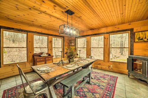New Concord Casa | Quiet Cabin Retreat on 30 Acres Near Kentucky Lake
