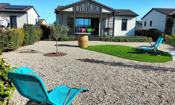 Pomerols Chalet De Esquí | Quiet chalet in a residential leisure park near Marseillan