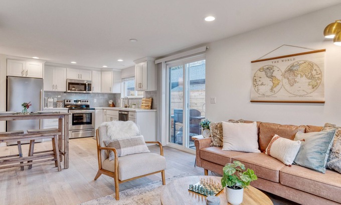 Madison Park Casa | Quiet, Charming 2 Bedroom Home in the heart of Madison Park