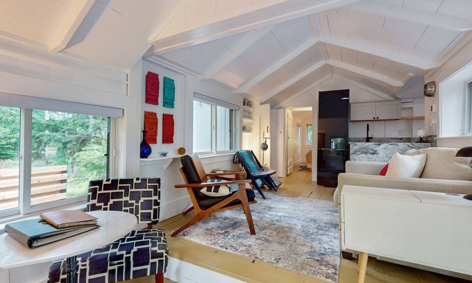 Ogunquit Cabaña | Quiet charming cottage near the heart of town, walk to Ogunquit Beach
