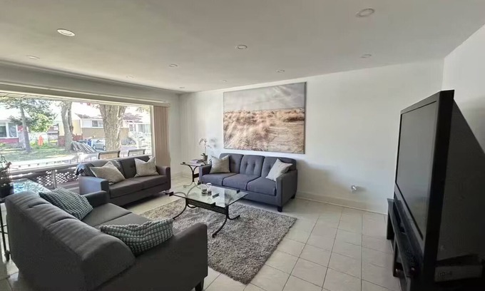 Laval Casa | Quiet City Retreat in Laval
