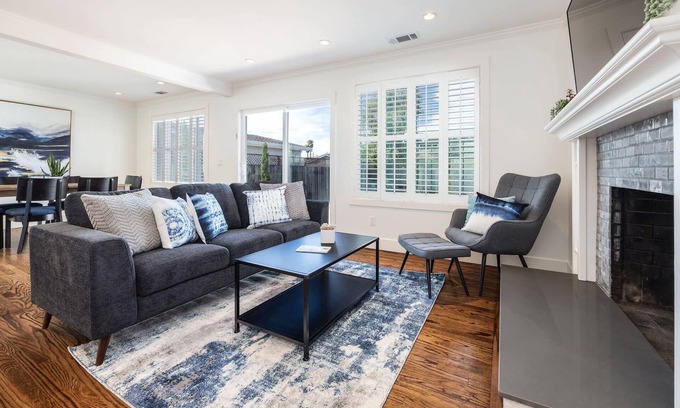 Linda Mar Casa | Quiet Coastal Get Away Home - just blocks from Ocean, Beach and Restaurants