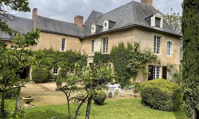 Durtal Apartamento | Quiet, comfortable studio 35M2 facing manicured garden 15km from La Fleche zoo