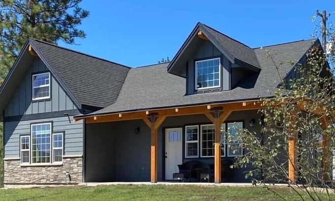 Kettle Falls Casa | Quiet, Comfy Columbia River Viewspot: Full Kitchen, Grill, Yard; Dogs OK