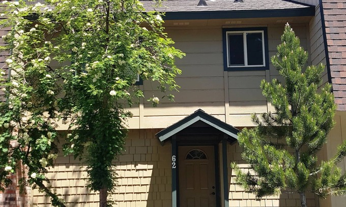 Lake Forest Condominio | Tranquila Condo 62 Lake Forest Glen - 3101 Lake Forest carretera