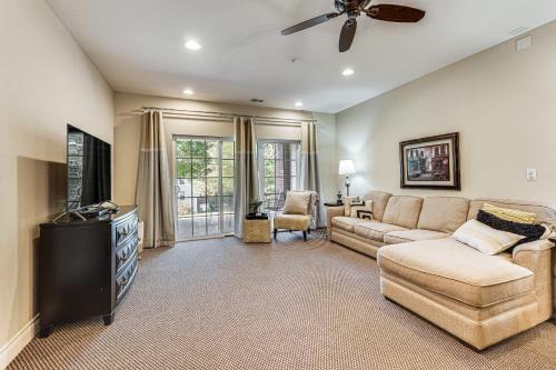 Branson Apartamento | Quiet Condo with Patio 3 Mi to Dtwn Branson!